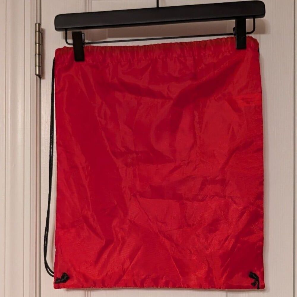Vintage Disney Performing Arts It's A Small World Music Red Drawstring Bag - Picture 3 of 5